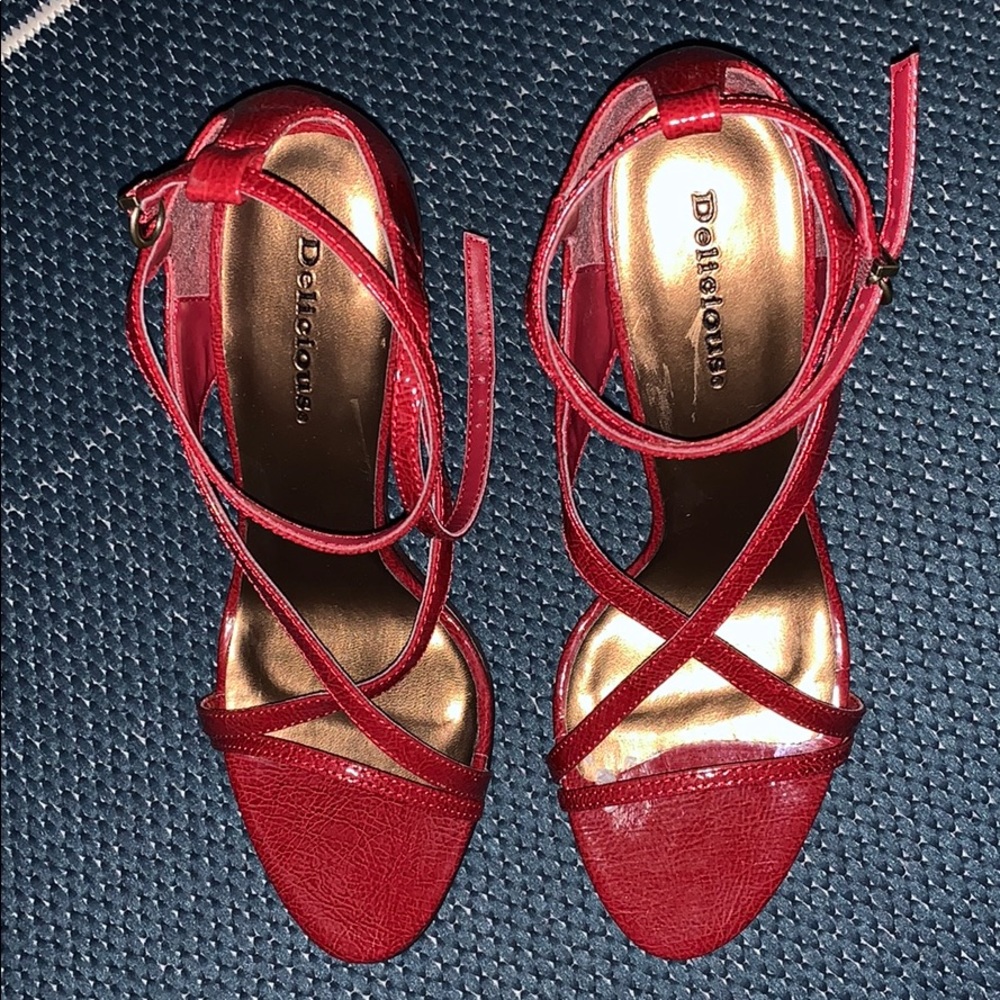 NWT Delicious brand shoe